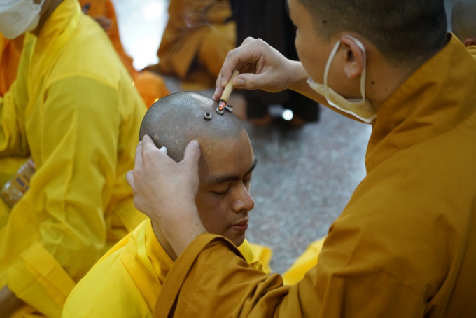 Tìm hiểu Nghi Lễ Tấn hương cúng dường chư Phật